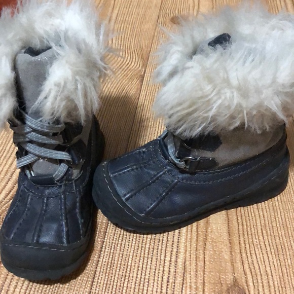 Old Navy Cute furry Snow ❄️ boots size 9 - Picture 3 of 4